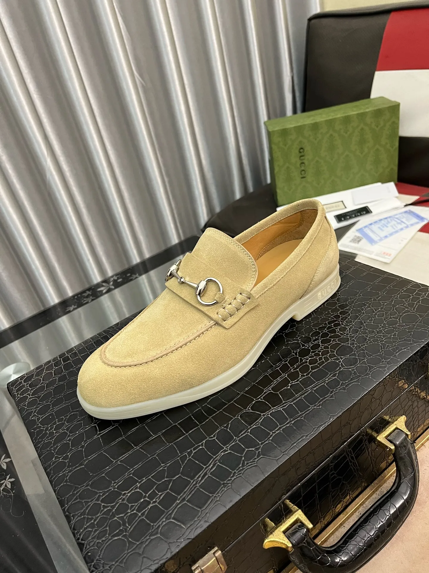 Men's shoes 💰540⌚️⌚️【GUCCi】Original frosted calfskin, water-dyed cowhide lining, original outsole, men's and women's fashion, formal casual leather shoes, slip-on men's and women's shoes series, young fashion, European and American trends, British style, casual matching, comfortable feet, standard code: men's code 38-444️⃣colors available